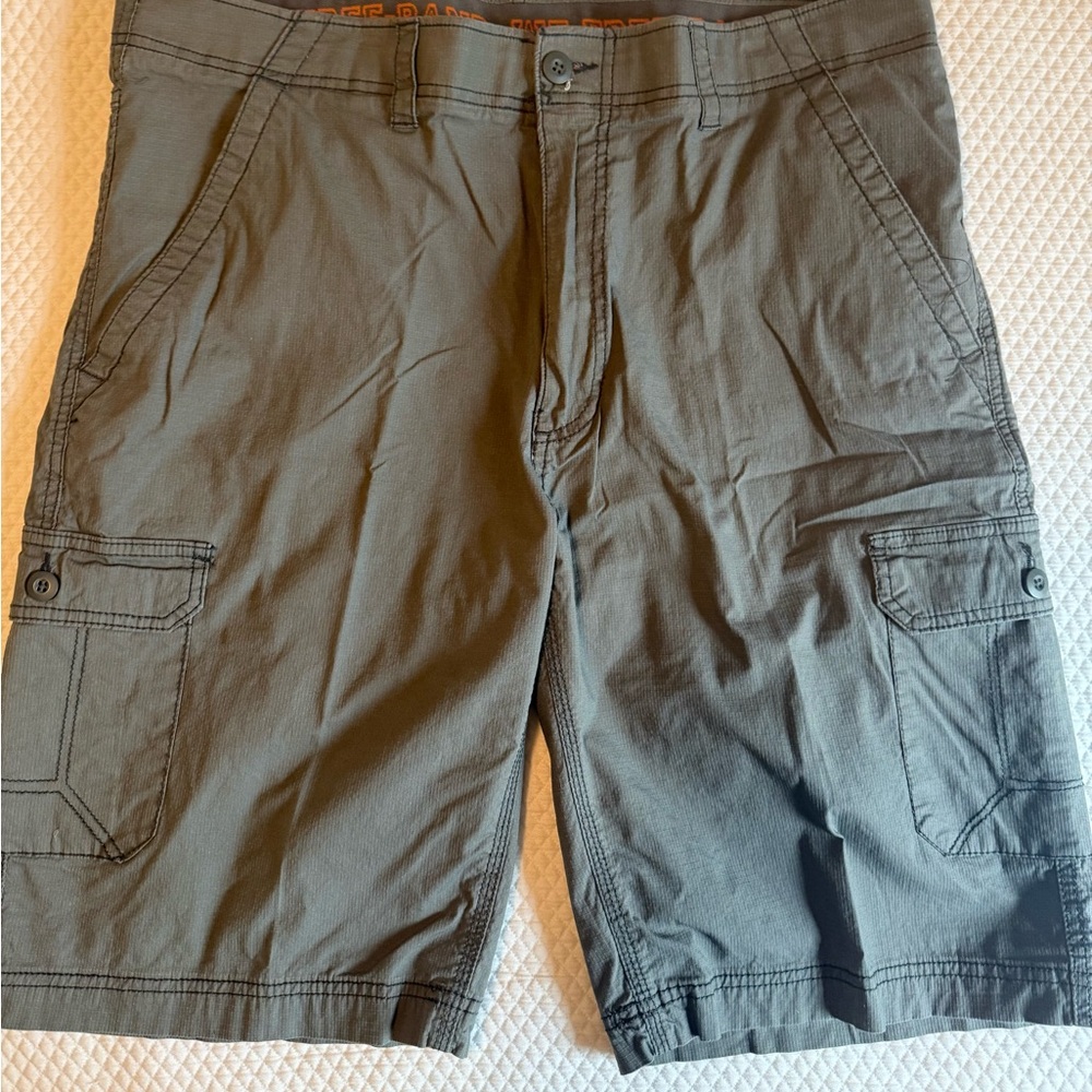 Men's Casual Cargo Shorts in Olive Green